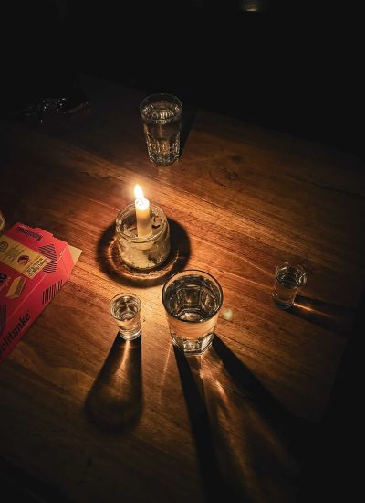 Kerzenschein und Gastfreundschaft in Montenegro