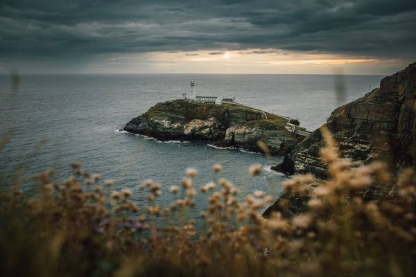 wales urlaub wyldmag outdoormagazin 2026678473 south stack lighthouse anglesey web optimised 1920px