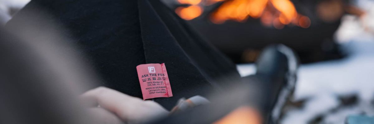 ASK THE FOX Decke am Lagerfeuer