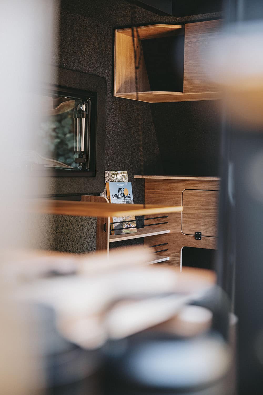 Kuckoo Camper Gemeinsam Draussen Bücherregal und Wandschrank