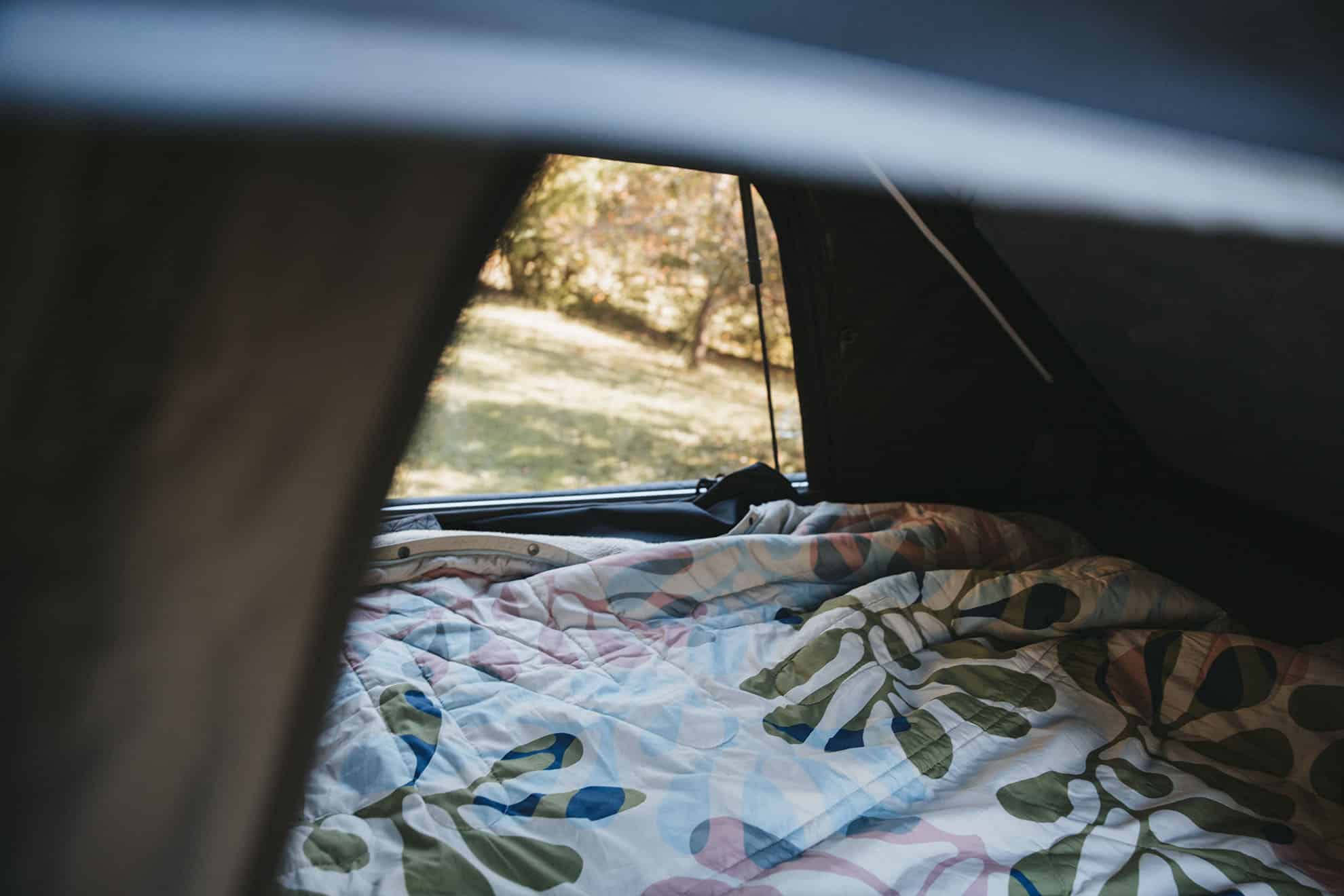 Kuckoo Camper Max Gemeinsam Draussen Schlafen im Vickywood Dachzelt mit Bentcho von Bent