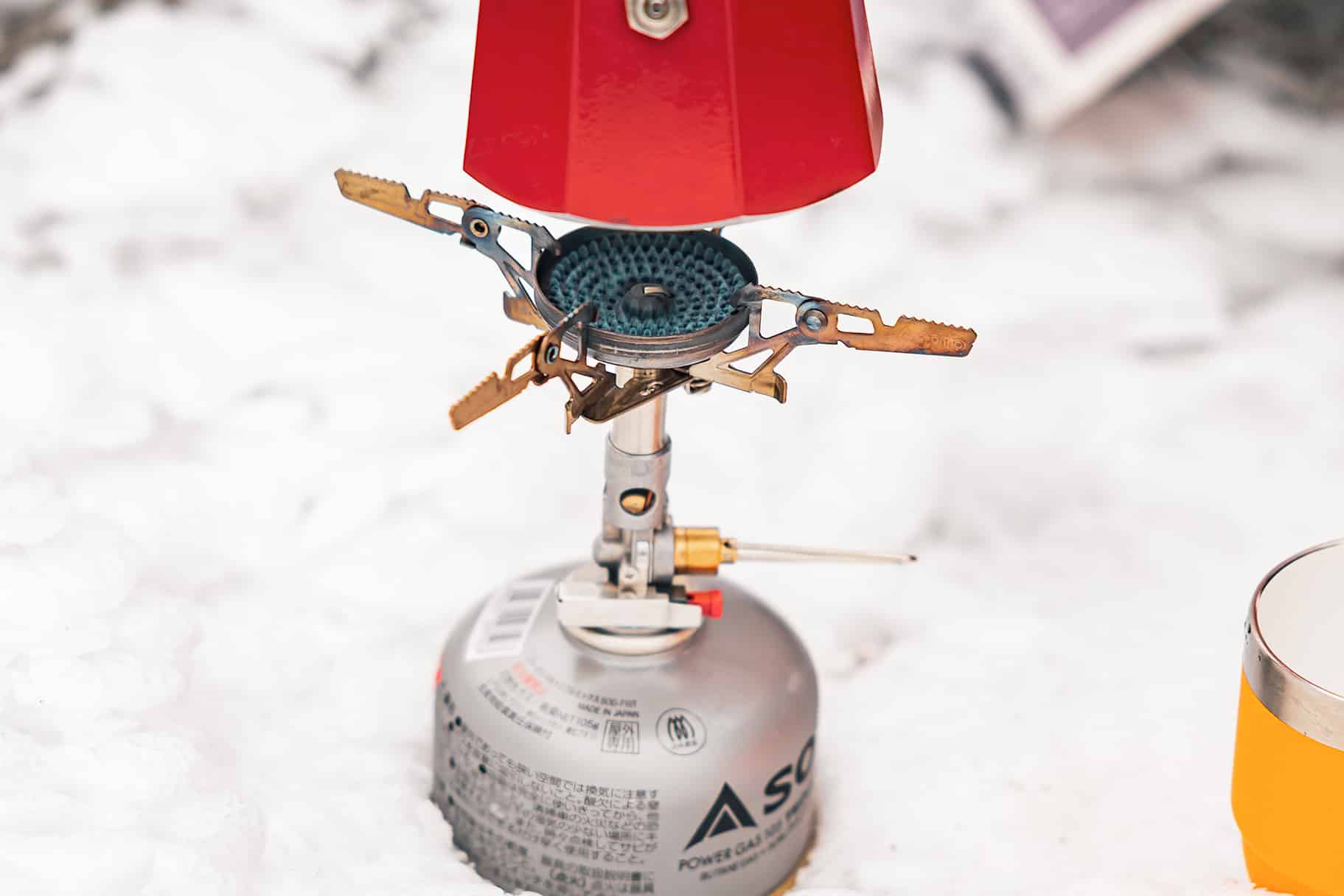 SOTO Windmaster Detail blaue Flamme im Winter