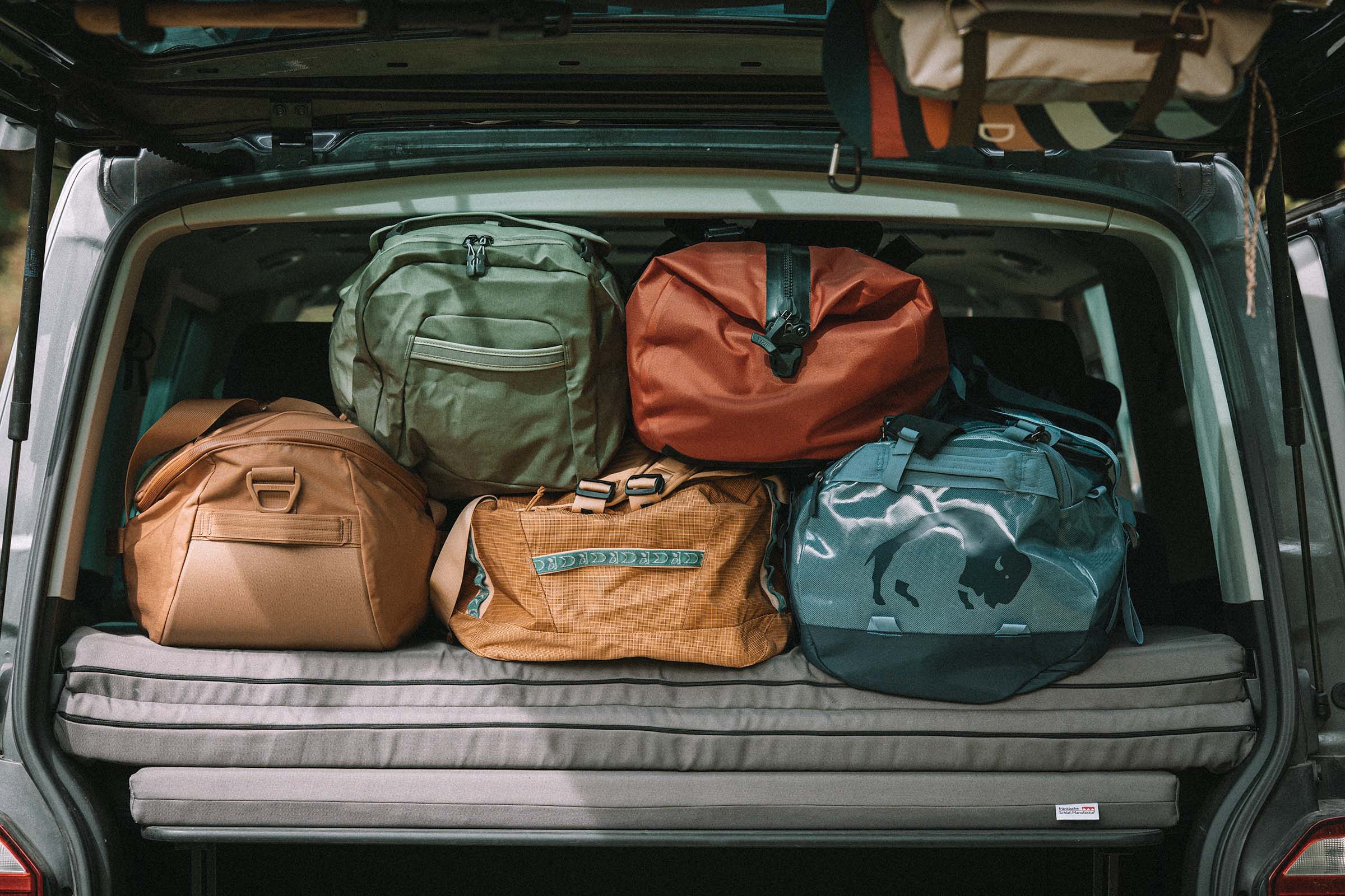 Duffle Bag Test Vergleich Reisetaschen im Kofferraum