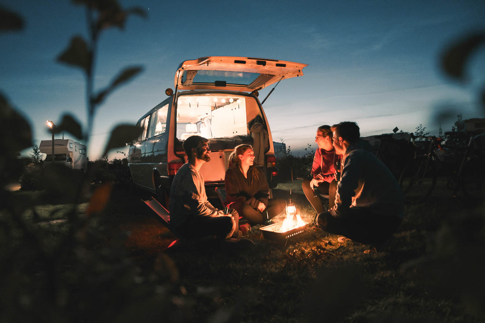 camp n connect am lagerfeuer