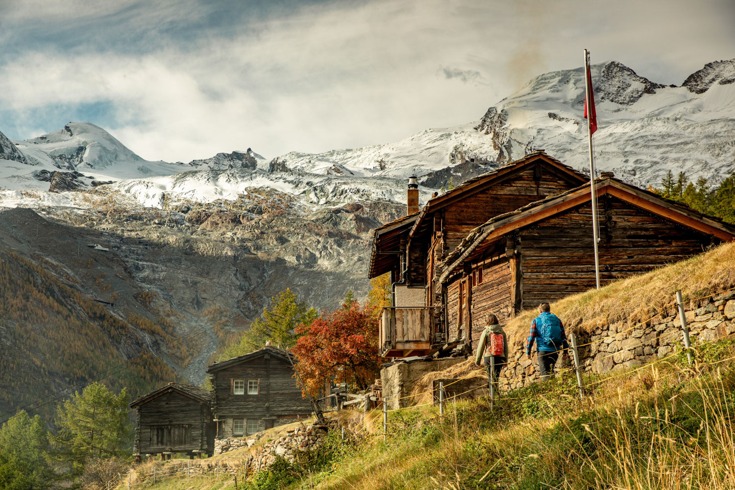 wyldmagazin wyldmag saas fee Saas Fee, Wanderpaar 1 6 © Switzerland Tourism Jan Geerk
