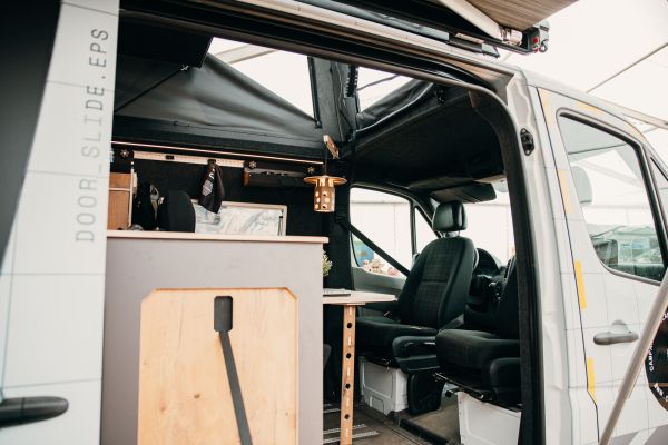 Campany Vans modulare Möbel Schiebetür Ansicht MB Sprinter 4x4 H1