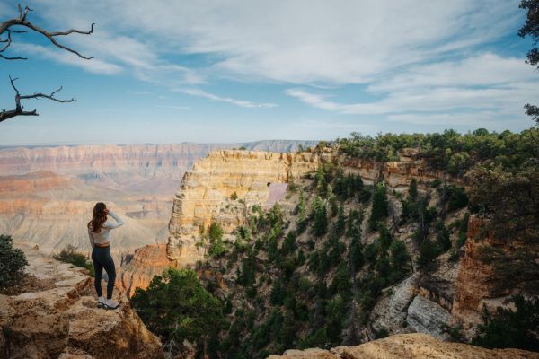 Wanderer auf dem North Kaibab Trail am North Rim Grand Canyon, Saison 2026