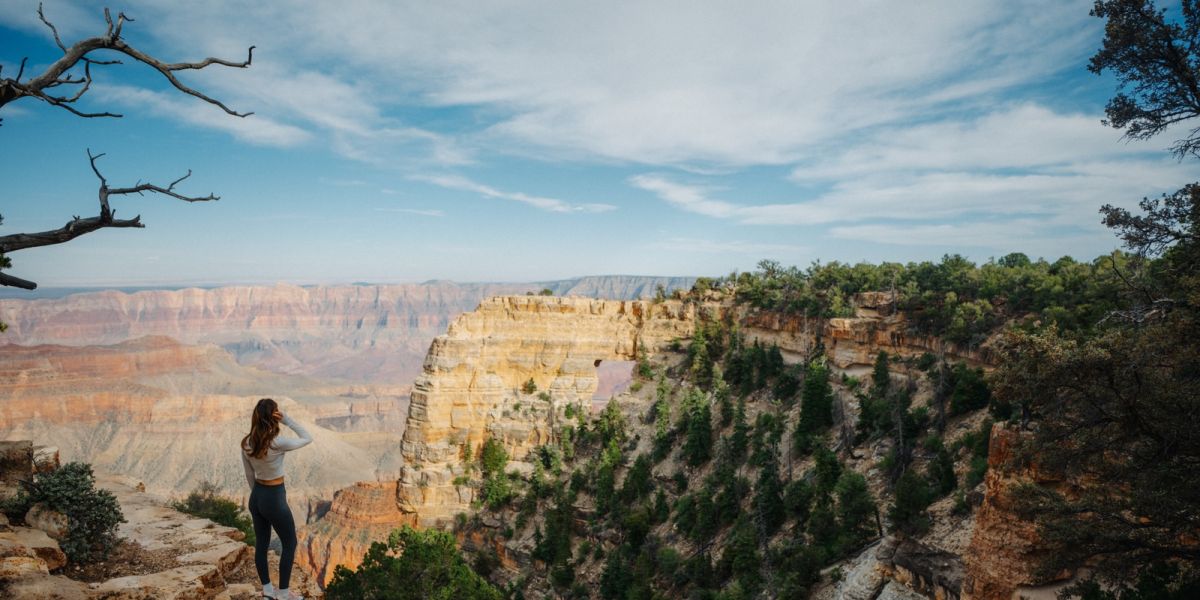 Wanderer auf dem North Kaibab Trail am North Rim Grand Canyon, Saison 2026