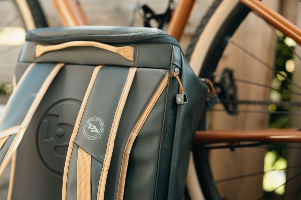 Big Agnes Causeway 28L Detail Logo auf Schultergurt