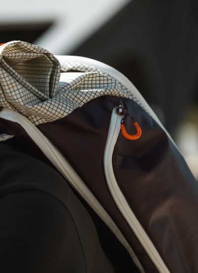 Osprey Transporter Rolltop Seitenfach Ansicht