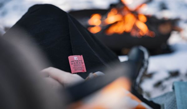 ASK THE FOX Decke am Lagerfeuer