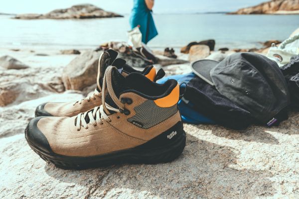 Kaduro Mid GTX Wanderschuhe am Sandstrand