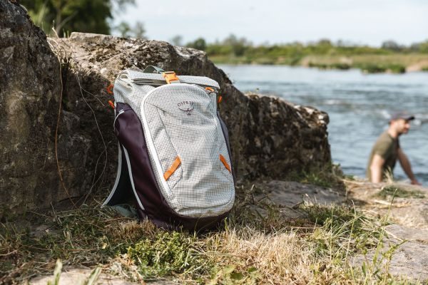gewinnspiel osprey transpoter roll top rucksack in der Natur am Wasser