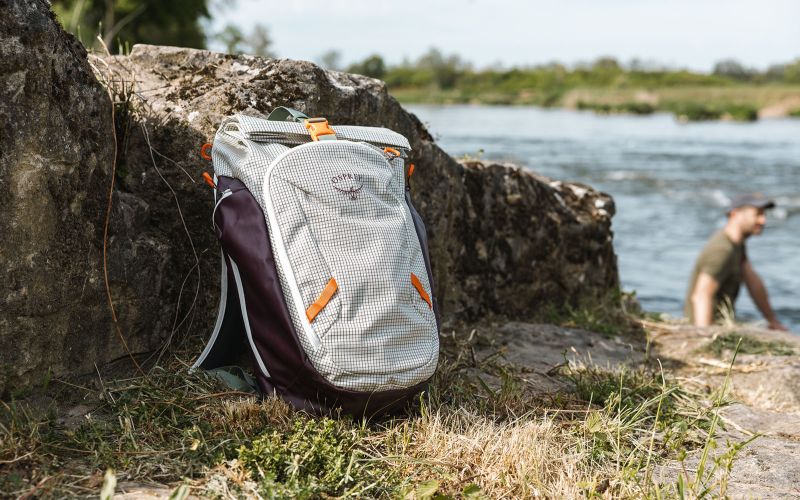 gewinnspiel osprey transpoter roll top rucksack in der Natur am Wasser