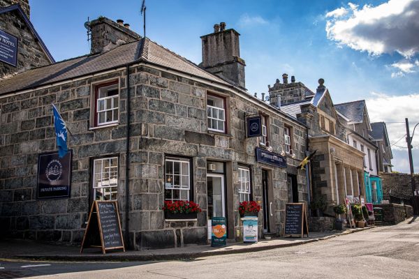 wales urlaub wyldmag outdoormagazin 2026175061 the harlech grocer web optimised 1920px