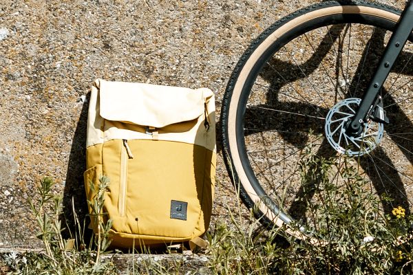 Deuter UP Seoul neben Gravel Bike