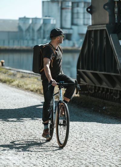 Big Agnes Causeway 28 L Fahrradfahrer im Hafen