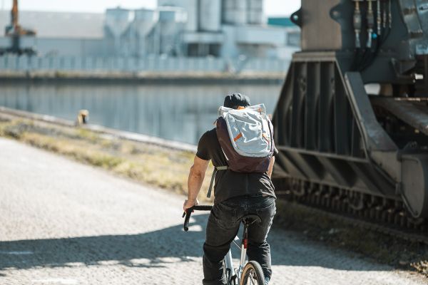 Osprey Transporter Rolltop mit Radfahrer