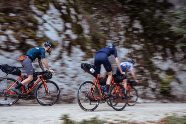 WYLDMAGAZIN 2026 grand gourmet rides switzerland2020 shooting dtsuisse gravelbike c mike vliestra(1)
