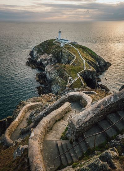 wales urlaub wyldmag outdoormagazin 2026678562 south stack lighthouse anglesey web optimised 1920px
