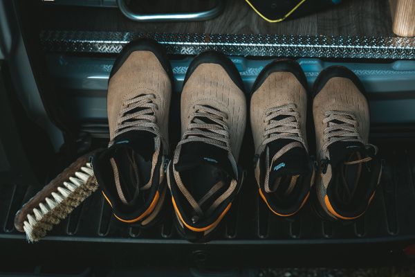 Handwag Kaduro Mid GTX Schuhpflege nach der Wanderung