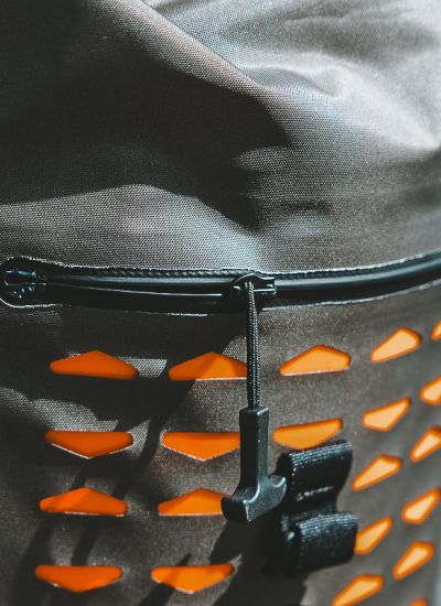 Tatonka Commuter Rolltop 30 WP wasserdichter Reissverschluss geöffnet