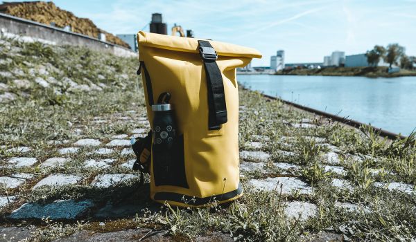 BTWIN Fahrrad Rucksack Speed 900 Ansicht am Hafendock Industrie